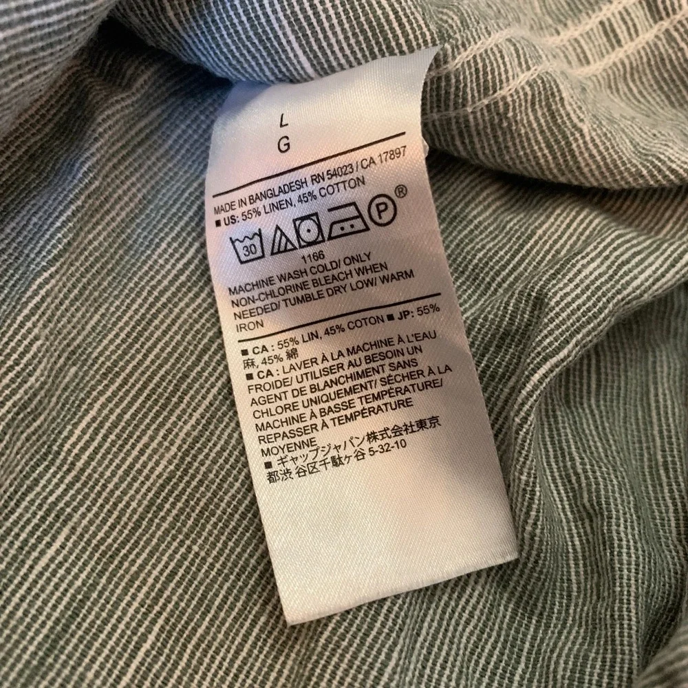 Banana Republic 100% linen striped button-up shirt in blue - size large mens